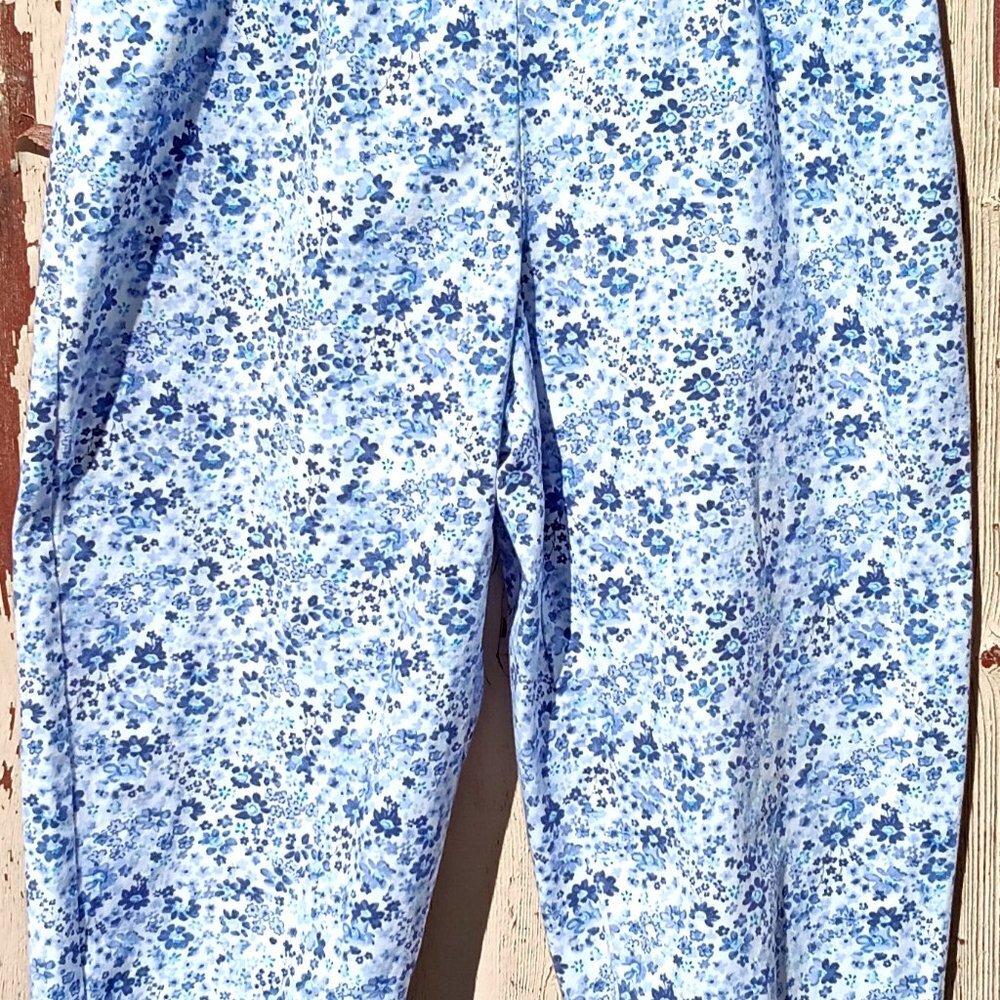 Chaus Crop Pants Side Zip Blue and White Floral Size 16 - Picture 5 of 10